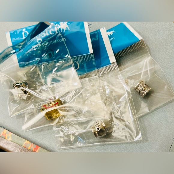 NWT Pugster Lot Charm Beads Lot of Four (FAITH,LOVE, Snowman, and Sleigh/Snowman - Picture 9 of 11